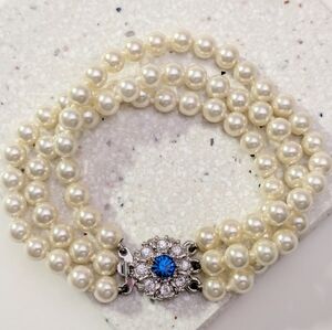 Vtg. JBK Jacqueline Bouvier Kennedy Glass Pearl Rhinestone Multi Strand Bracelet